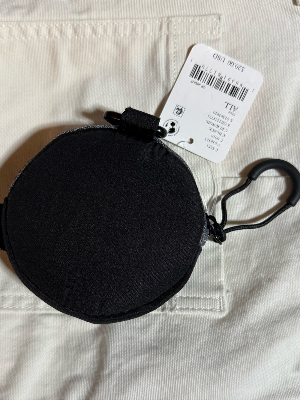 Free People Movement Essentials Only Pouch Mini - NWT - Picture 2 of 3